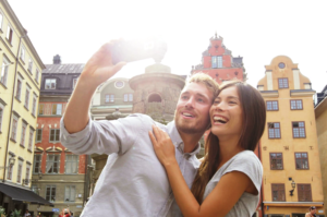 Alasan Pasangan Suka Pamer Foto Di Sosmed Alasan Pasangan Suka Pamer Foto Di Sosmed